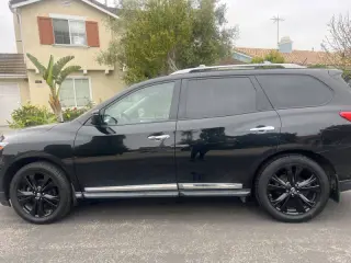 2017 Nissan Pathfinder Platinum