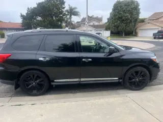 2017 Nissan Pathfinder Platinum