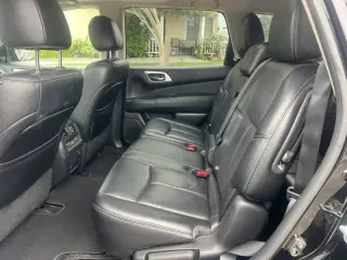 2017 Nissan Pathfinder Platinum