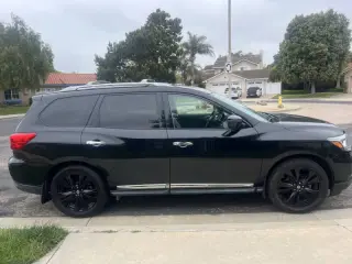 2017 Nissan Pathfinder Platinum
