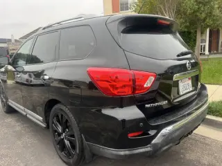 2017 Nissan Pathfinder Platinum