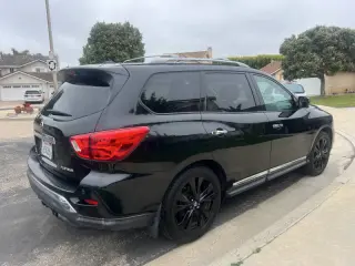 2017 Nissan Pathfinder Platinum