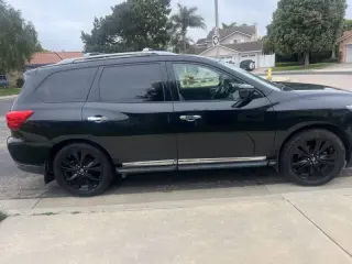 2017 Nissan Pathfinder Platinum