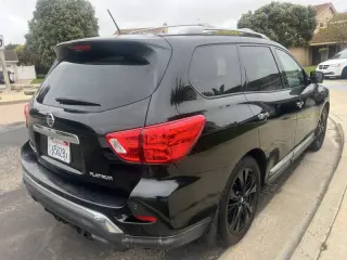 2017 Nissan Pathfinder Platinum