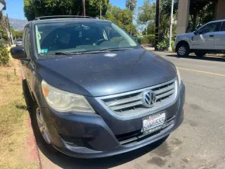 2009 Volkswagen Routan SE