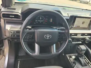 Toyota Tacoma 2024 4x4 SR5 4dr Double Cab 5.0 ft SB