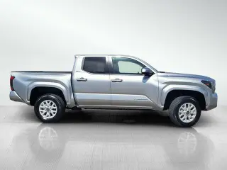 Toyota Tacoma 2024 4x4 SR5 4dr Double Cab 5.0 ft SB