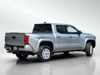 Toyota Tacoma 2024 4x4 SR5 4dr Double Cab 5.0 ft SB