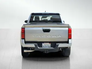 Toyota Tacoma 2024 4x4 SR5 4dr Double Cab 5.0 ft SB