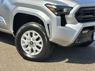 Toyota Tacoma 2024 4x4 SR5 4dr Double Cab 5.0 ft SB