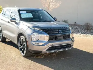 2022 Mitsubishi Outlander SE