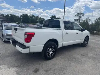 2021 Nissan Titan SV