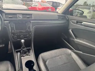 2017 Volkswagen Passat 1.8T R-Line