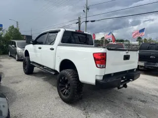 2014 Nissan Titan SV