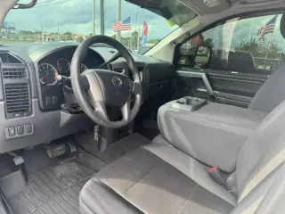 2014 Nissan Titan SV