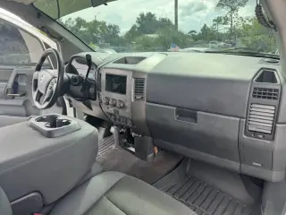 2014 Nissan Titan SV