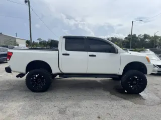 2014 Nissan Titan SV