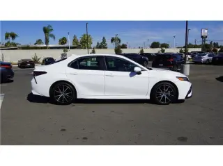 2024 Toyota Camry SE Sedan 4D