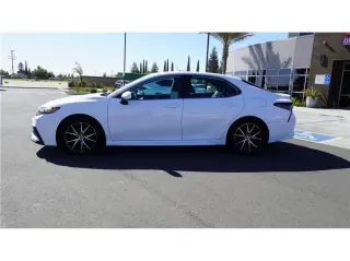 2024 Toyota Camry SE Sedan 4D