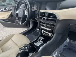 2017 Infiniti QX30 Premium