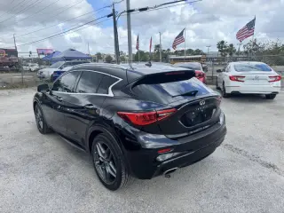 2017 Infiniti QX30 Premium