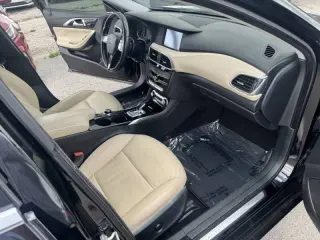 2017 Infiniti QX30 Premium