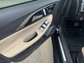 2017 Infiniti QX30 Premium
