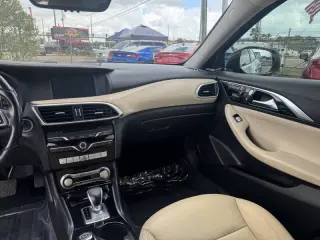 2017 Infiniti QX30 Premium