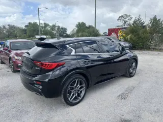 2017 Infiniti QX30 Premium