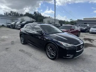 2017 Infiniti QX30 Premium