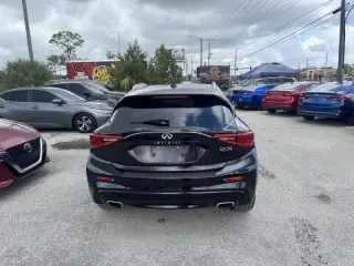2017 Infiniti QX30 Premium
