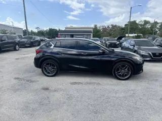2017 Infiniti QX30 Premium