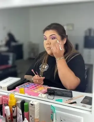 CLASES MAQUILLAJE Y PEINADO