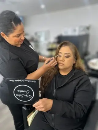 CLASES MAQUILLAJE Y PEINADO