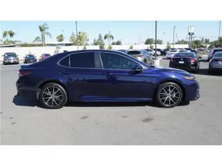 2022 Toyota Camry SE Sedan 4D
