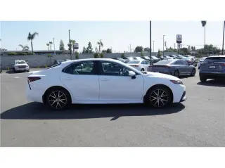 2024 Toyota Camry SE Sedan 4D