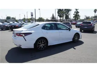 2024 Toyota Camry SE Sedan 4D