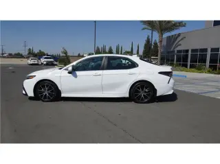 2024 Toyota Camry SE Sedan 4D