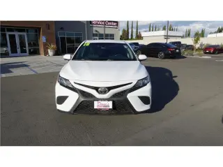 2018 Toyota Camry SE Sedan 4D
