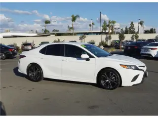 2018 Toyota Camry SE Sedan 4D