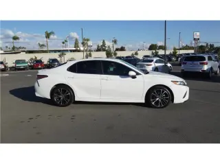 2018 Toyota Camry SE Sedan 4D