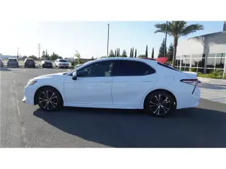 2018 Toyota Camry SE Sedan 4D