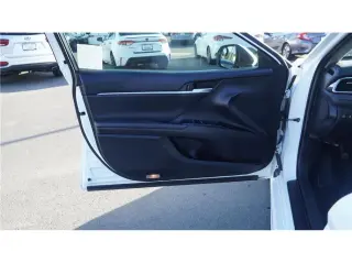 2018 Toyota Camry SE Sedan 4D