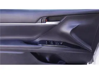 2018 Toyota Camry SE Sedan 4D