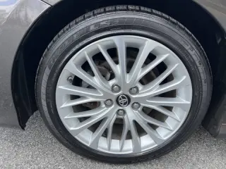 2019 Toyota Camry Hybrid XLE