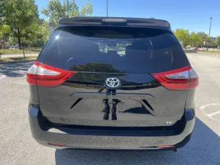 2015 Toyota Sienna LE 8-Passenger