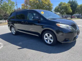 2015 Toyota Sienna LE 8-Passenger