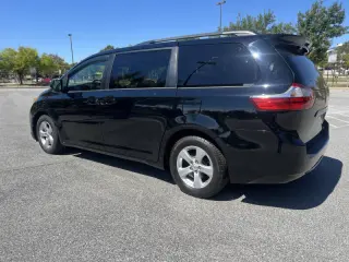 2015 Toyota Sienna LE 8-Passenger