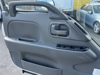 2003 Isuzu NPR