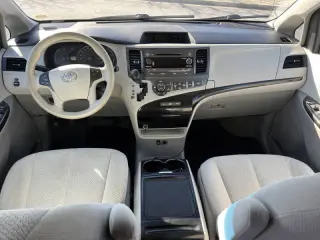 2014 Toyota Sienna LE 8-Passenger